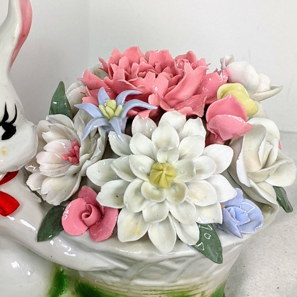 Easter Bunny with Porcelain Flowers Vintage - Picture 10 of 11
